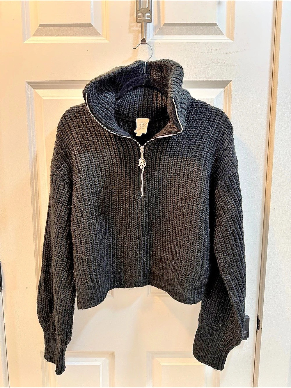 5th & Jane Black Cropped Cowl Neck Sweater Like New
